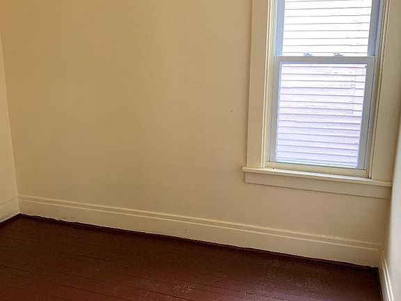 2nd image of 422 Cornwall Ave #2