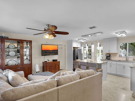 3rd image of 25 N Ocean Dr