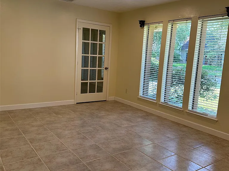 2826 Green Fields Dr — Photo 12