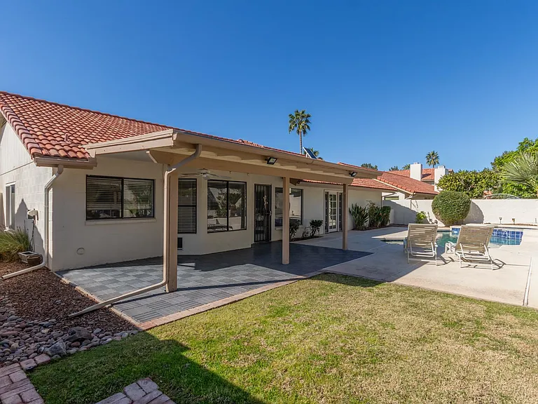 9138 E Davenport Dr — Photo 33
