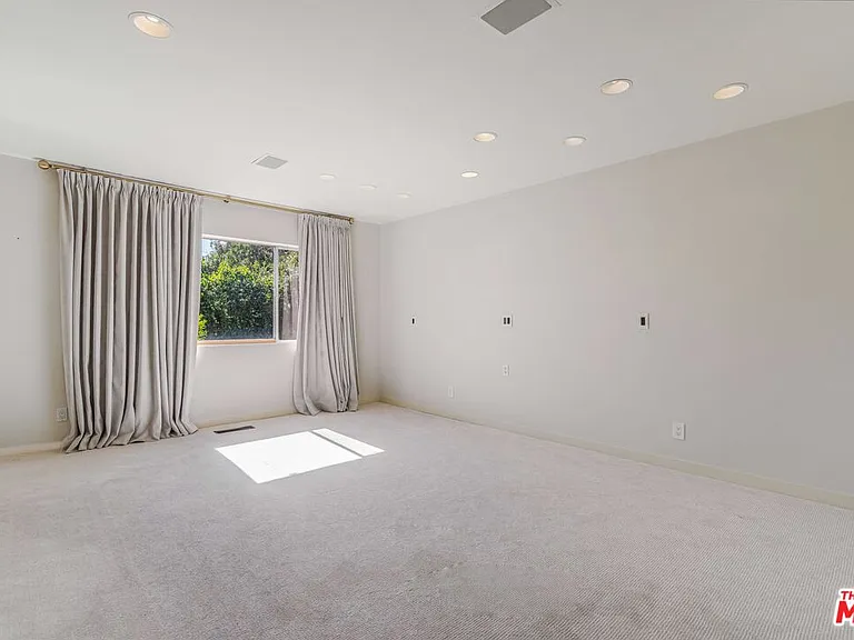 811 N Hillcrest Rd — Photo 27