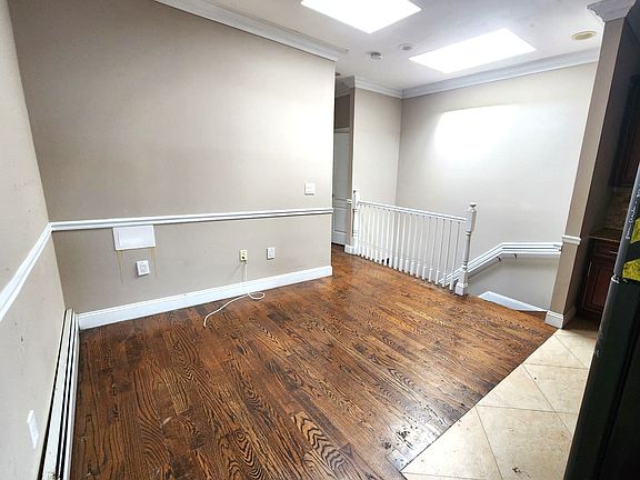 2nd image of 158 Hart St #3