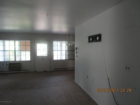 3rd image of 108B Edinburgh Ln