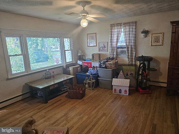 4th image of 544 Saint Louis Ave