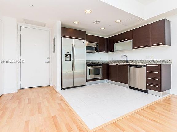 2nd image of 950 Brickell Bay Dr APT 3209
