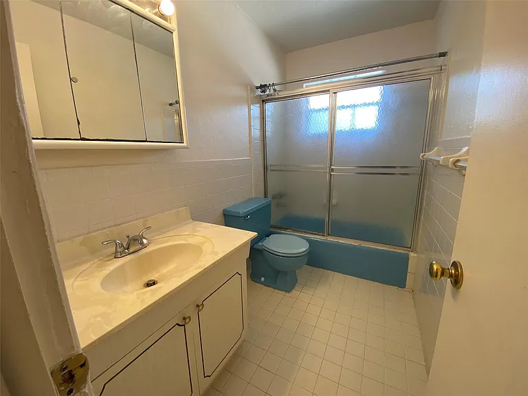 310 SW 11th Ct — Photo 10