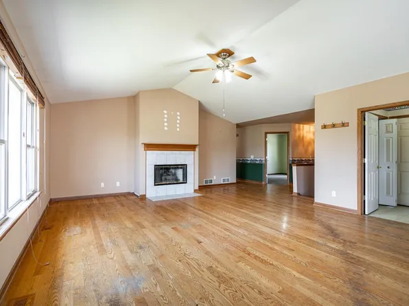 936 Laurie COURT, Walworth, WI 53184