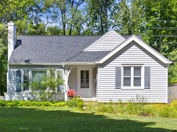 957 S Grosvenor Rd, Rochester, NY 14618