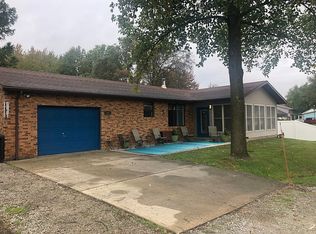 17 Edgewater Beach Dr, Carlyle, IL