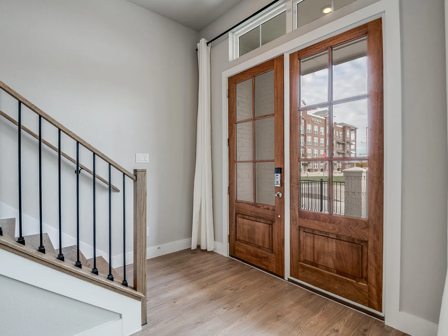 2 bed, 2.5 bath, 2274 sqft, $3,950 — Photo 2
