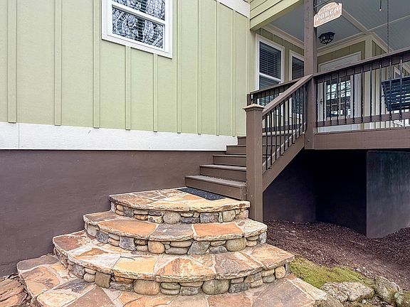 3rd image of 406 Yonah Mountain Rd