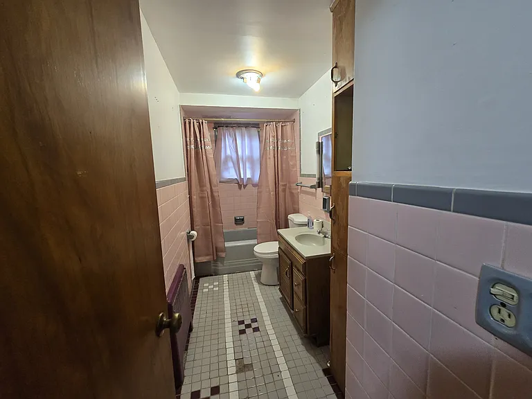 535 E 43rd Ave — Photo 13