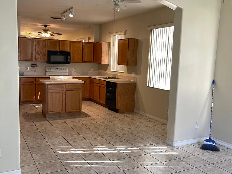 1602 Nestlewood Trl — Photo 14