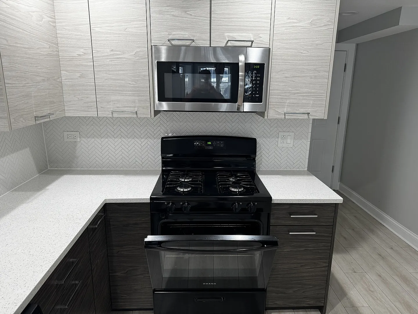 2 bed, 800 sqft, $1,825 — Photo 3