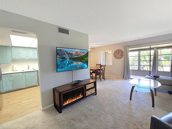 3rd image of 648 Midway Dr #B