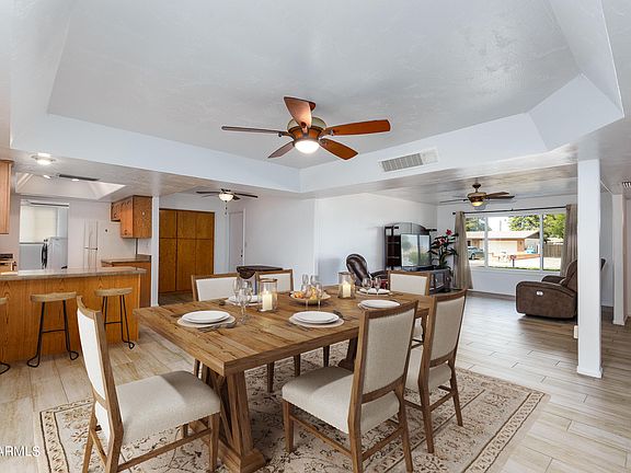 3rd image of 3209 E Larkspur Dr