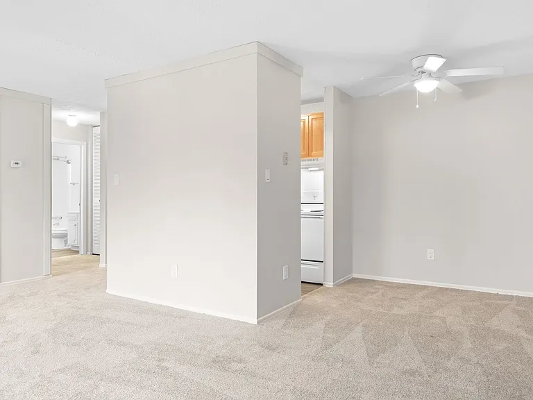 The Hillcrest Apartments — Photo 16