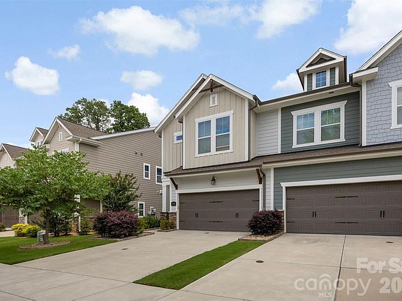 2nd image of 2510 Lola Ave
