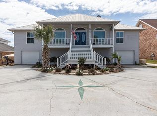 8905 Schooner Ct, Navarre, FL 32566