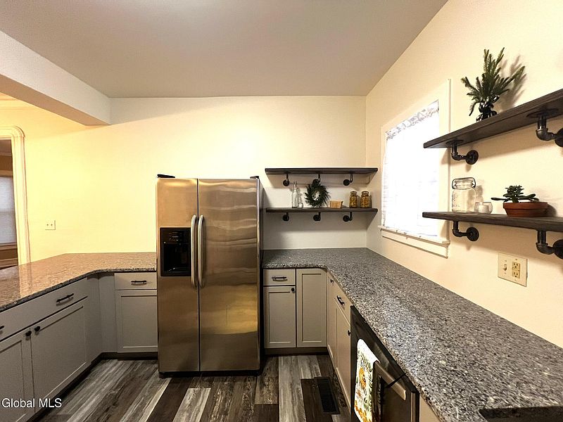 5th image of 21 Wells Street