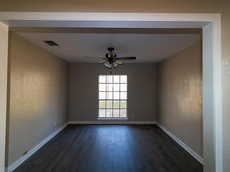 2245 Brighton Dr — Photo 5
