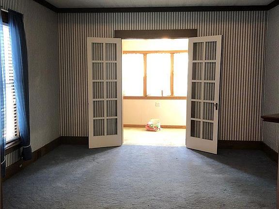 2nd image of 542 Stafford Ave