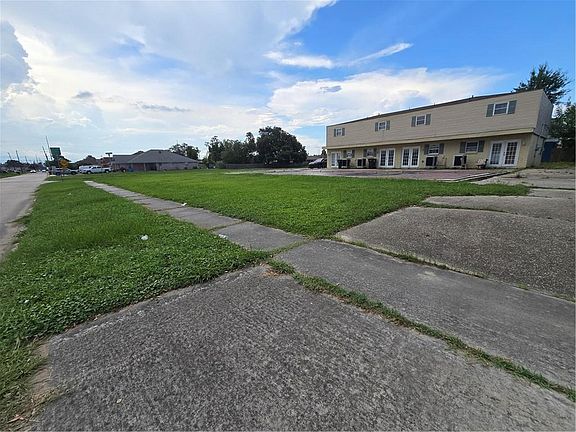3rd image of 3601 Golden Dr
