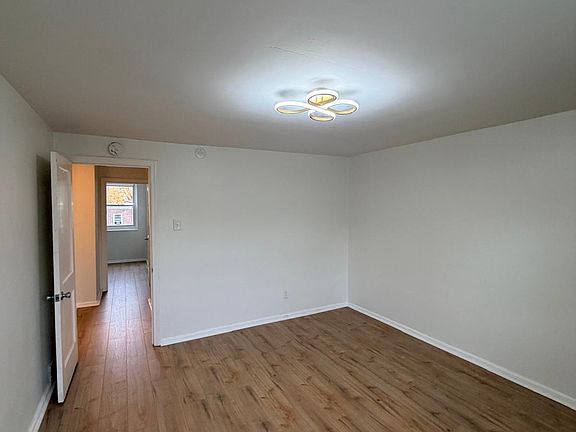 4th image of 753 Bennington Rd