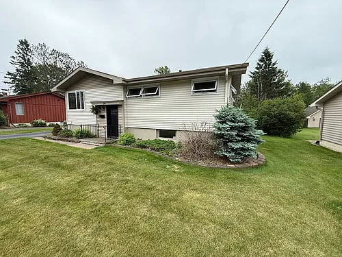588 W Winona St Photo 1