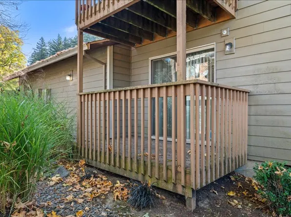 621 NE Kane Dr APT 103, Gresham, OR 97030