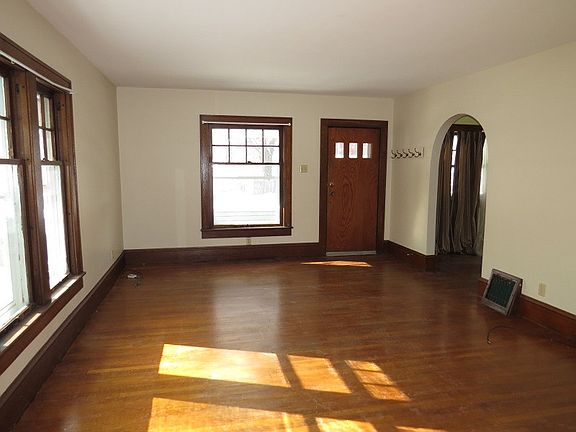 5th image of 143 Humbolt Ave