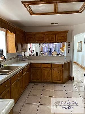 4th image of 945 Fruitdale Dr