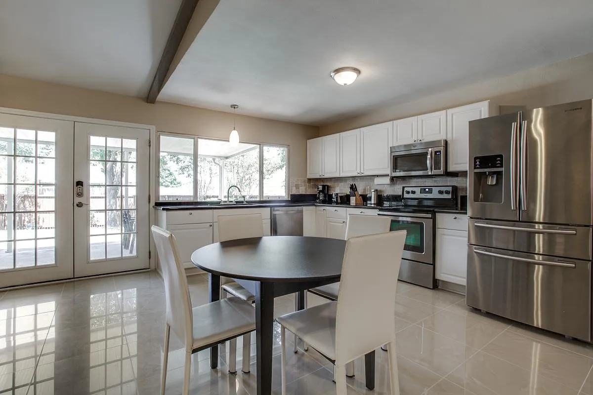 901 Goodwin Drive — Photo 1