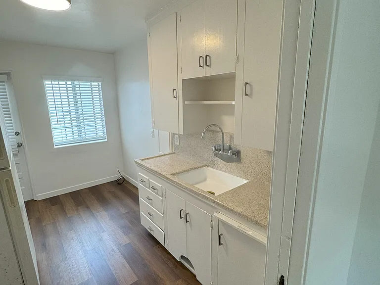 5058-68 Santa Monica Ave #5060.5 — Photo 7