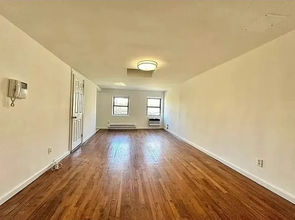 439 West 47th Street image 1 of 4