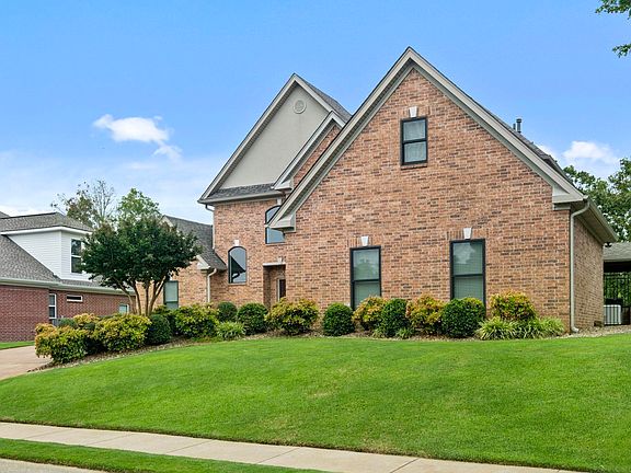 3rd image of 711 Cobblestone Cir