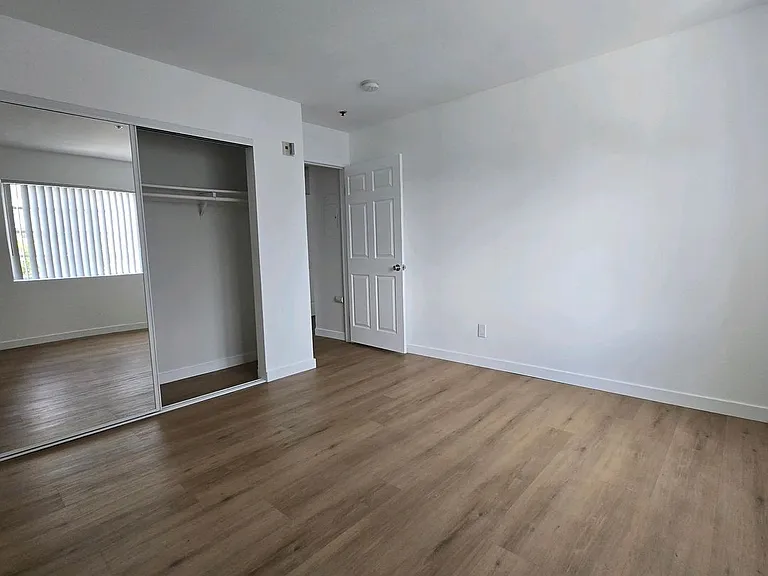 Pico-Wellesley apartments — Photo 13