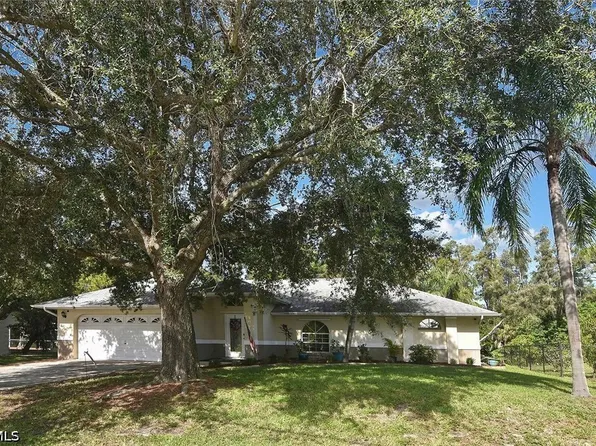 18674 Spruce Dr E, Fort Myers, FL 33967