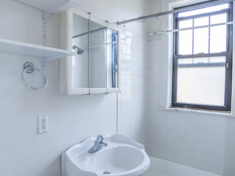 4252 N Clark St #2 — Photo 10