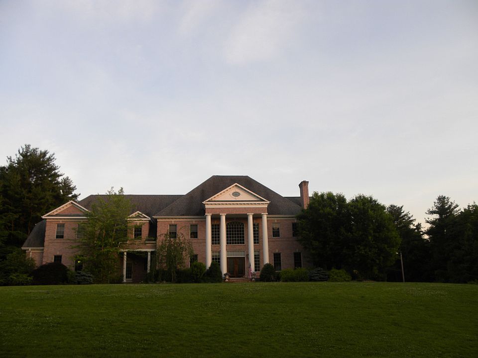 1st image of 126 Woodford Hills Dr