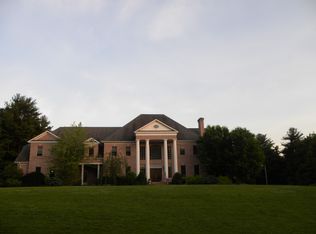126 Woodford Hills Dr, Avon, CT 06001
