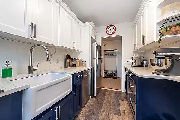 1st image of 140-21 Burden Cres #505