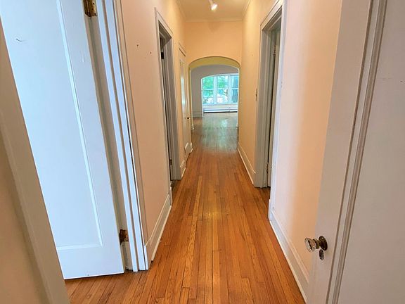 4th image of 6314 N Lakewood Ave #1