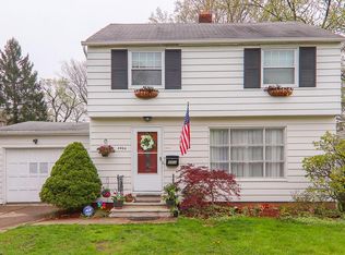 4904 Oakland Dr, Lyndhurst, OH