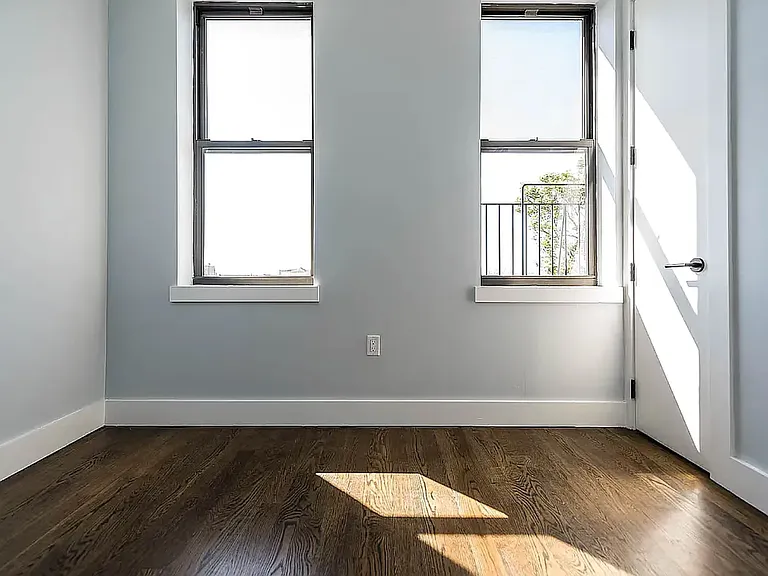 415 Suydam St #4R — Photo 10
