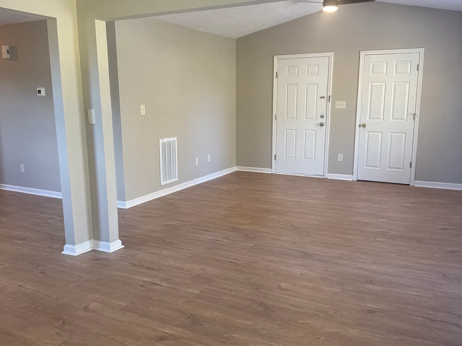3 bed, 1200 sqft, $1,500 — Photo 2