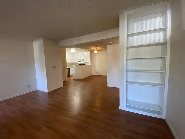 Eastlake Apartments — Photo 12