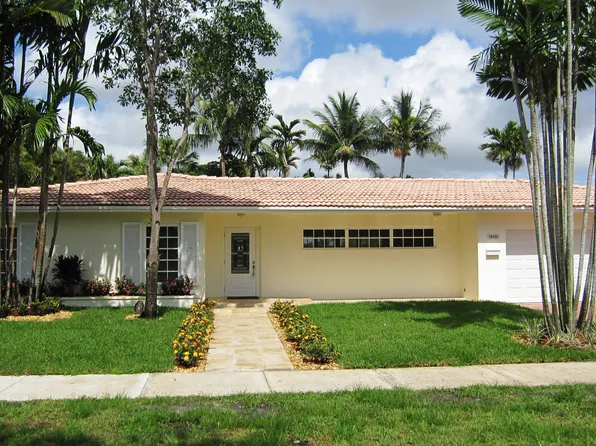 16423 Loch Ness Ln, Miami Lakes, FL 33014