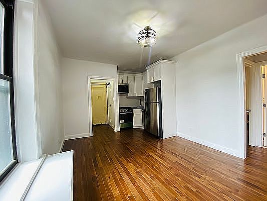 2nd image of 848 E 28th St #2B