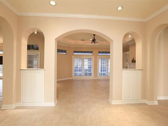 4th image of 14 Villa Bend Dr